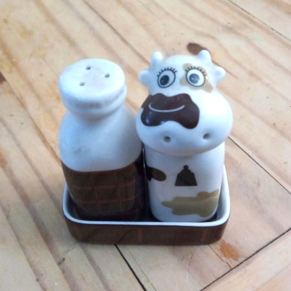 Cute Cow and Milk Carton salt and pepper shakers